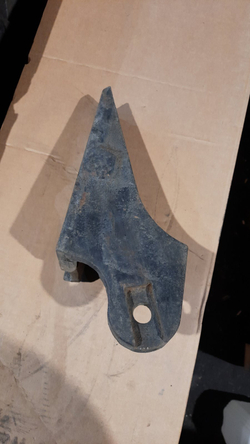 Зуб болтовой 61L8-00500 боковой левый