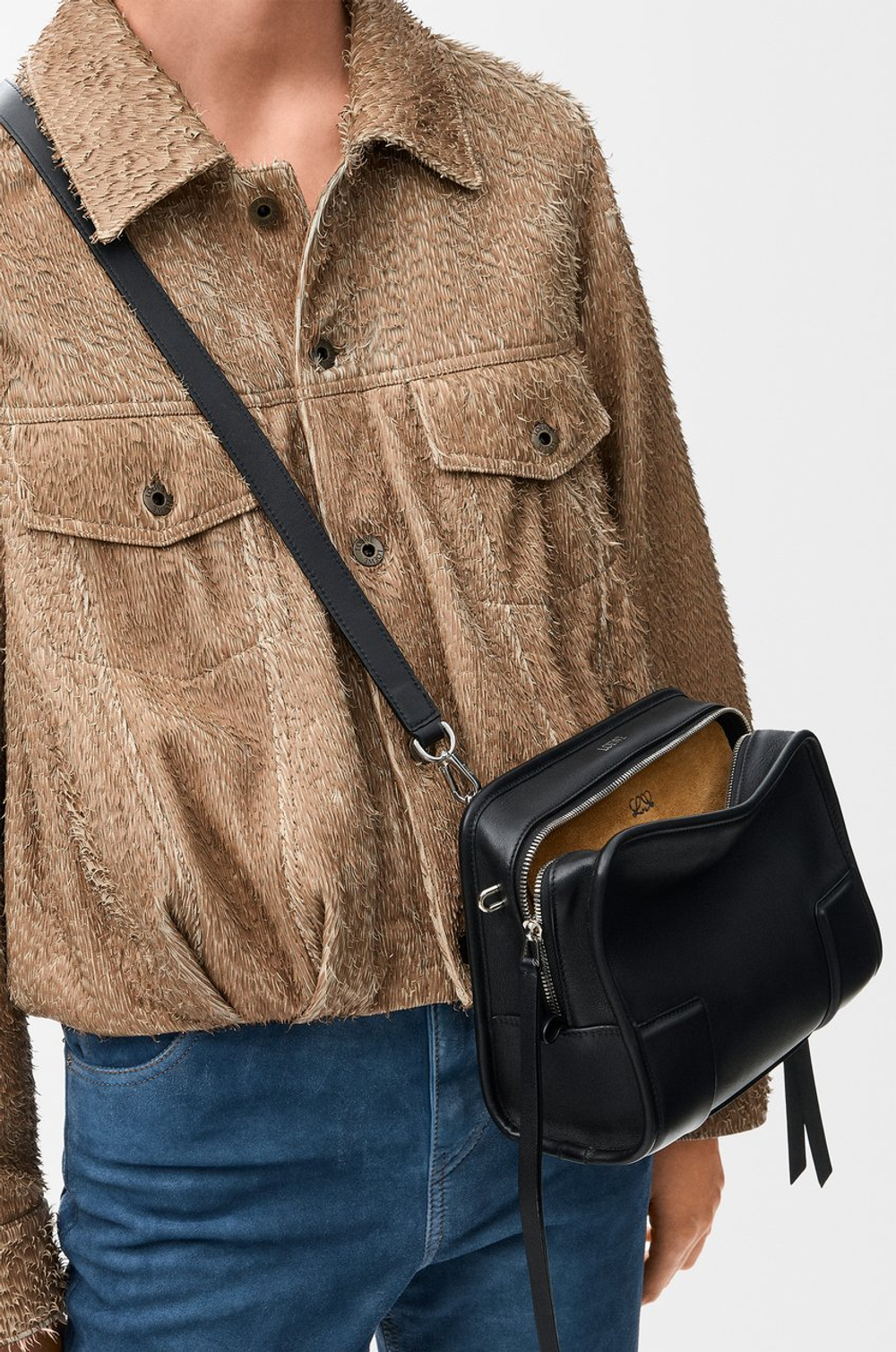 Loewe Маленькая сумка Amazona 180 из мягкой телячьей кожи, черный