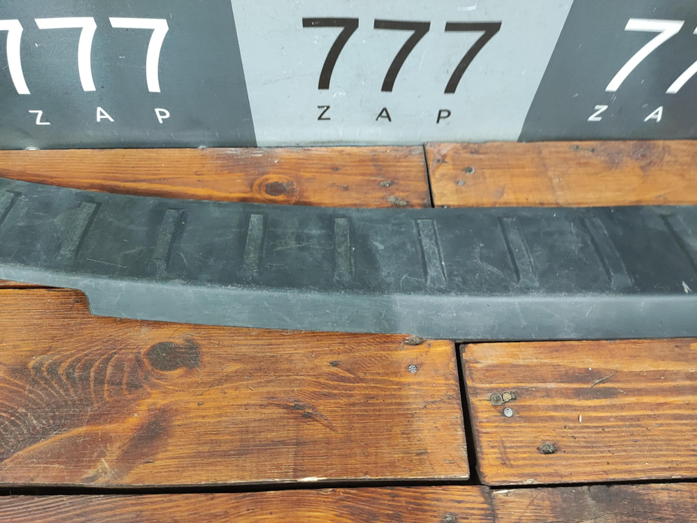 Накладка заднего бампера Chevrolet Orlando Б/У Оригинал 96895627