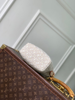 Louis Vuitton Pochette Hills