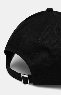 Кепка женская GUESS