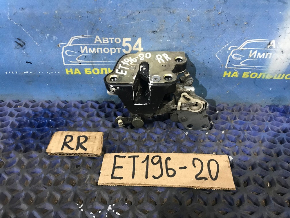 Замок двери задней правой TOYOTA CALDINA 1996