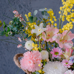 165. Яркая ароматная весенняя композиция с гиацинтами и нарциссами