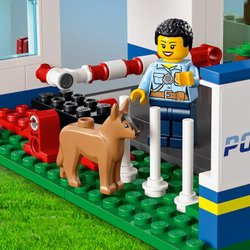 Конструктор LEGO City - Полицейский участок 60316