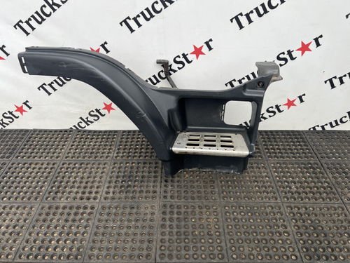 Корпус подножки правый