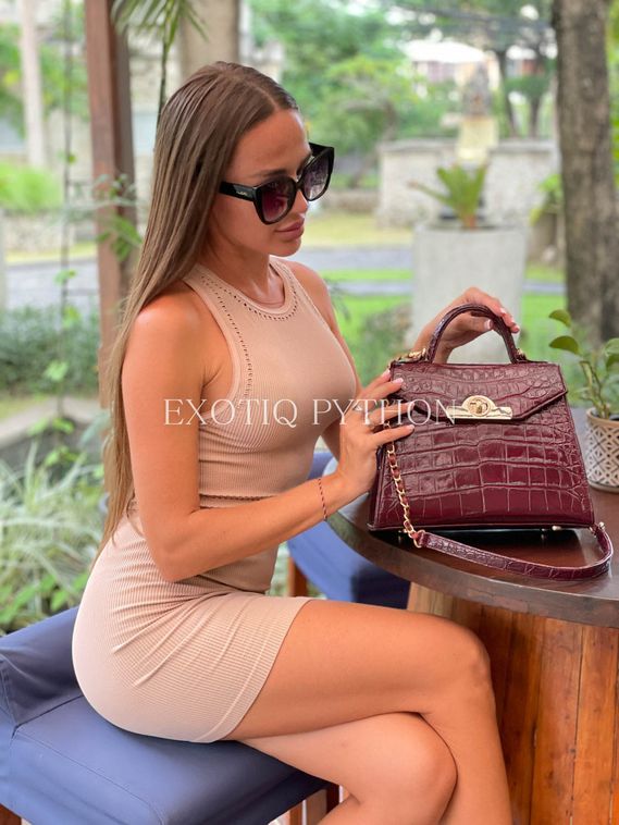 Сумка из натуральной кожи крокодила бордового цвета BG-420