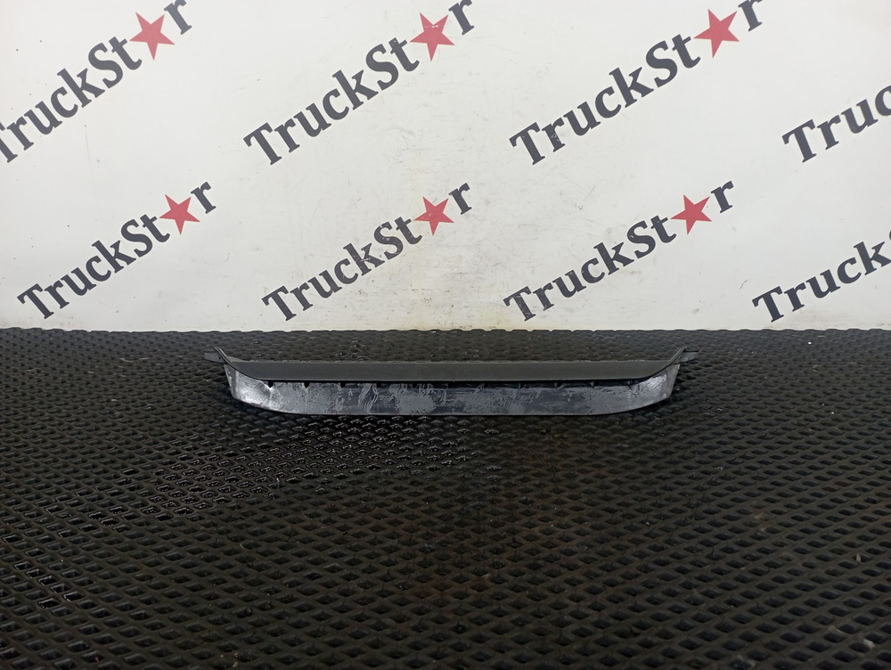 Накладка порога правого