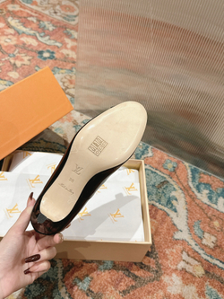 Louis Vuitton Pump (5 colors)