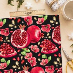 Ткань флис гранаты на черном