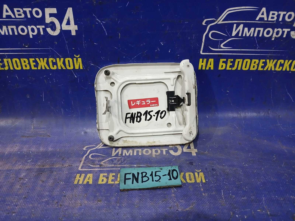 Лючок бензобака NISSAN SUNNY 2000