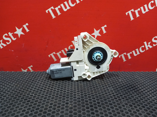 Моторчик стеклоподъемника правый 2019г