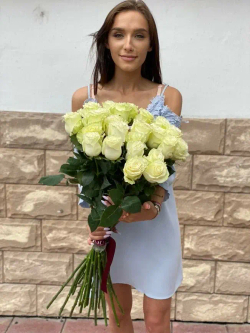 Букет 21 белая роза Эквадор 60см в ленте