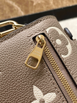 Louis Vuitton Pochette Metis East West
