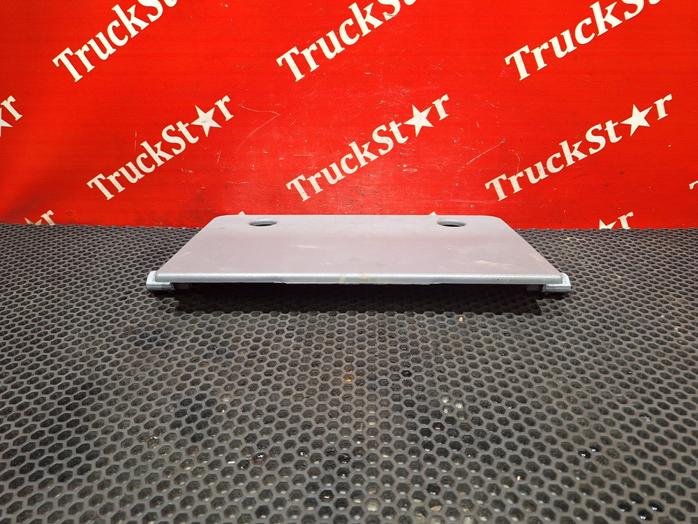 Крышка подножки нижней