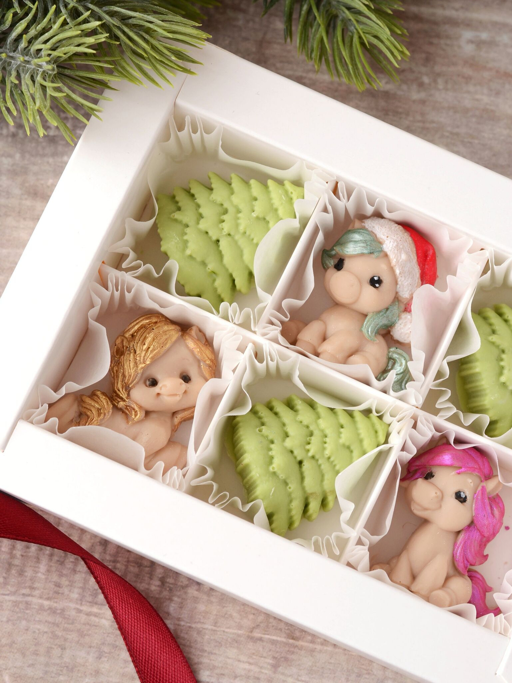 Набор из шоколада "Новогодний" с лошадками #4