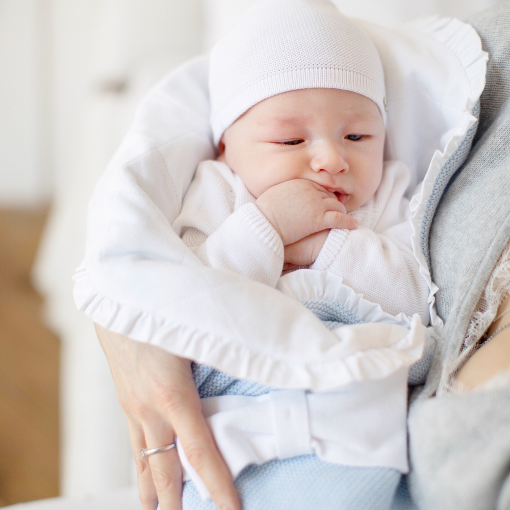 Конверт на выписку с рюшей, голубой, 75х75 см