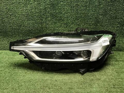 Битая Фара левая Volvo XC60 2 (2017-2021) LED