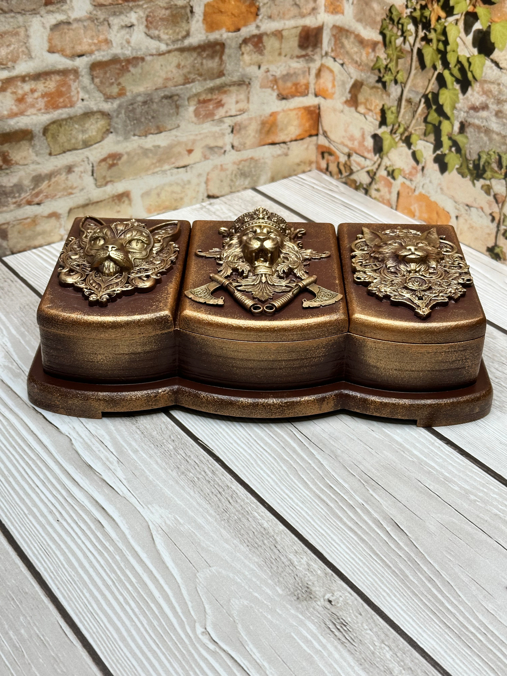 Шкатулка 3-х секционная "Лев"