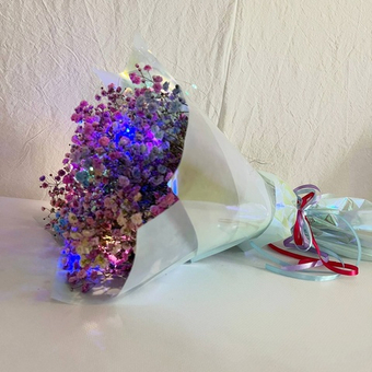 Светящийся букет радужной гипсофилы