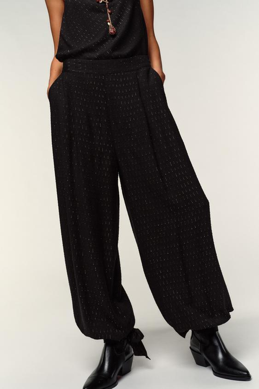 ZARA БРЮКИ-САМБУКИ С МЕТАЛЛИЗИРОВАННОЙ НИТЬЮ, ЧЕРНЫЙ