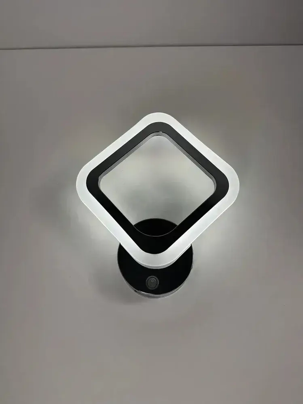 Бра с кнопкой, настенный светодиодный светильник хром, ромб, квадрат 8822/1 хром, 16 ВТ, комнатное освещение 5 кв. м.