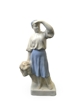 Фарфоровая статуэтка "Колхозница со снопом" Полонский ЗХК