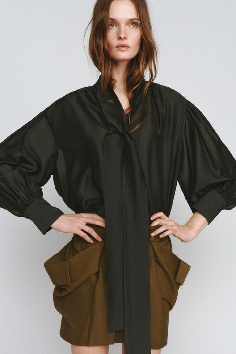 Рубашка из атласа с завязками ZW COLLECTION - ZARA