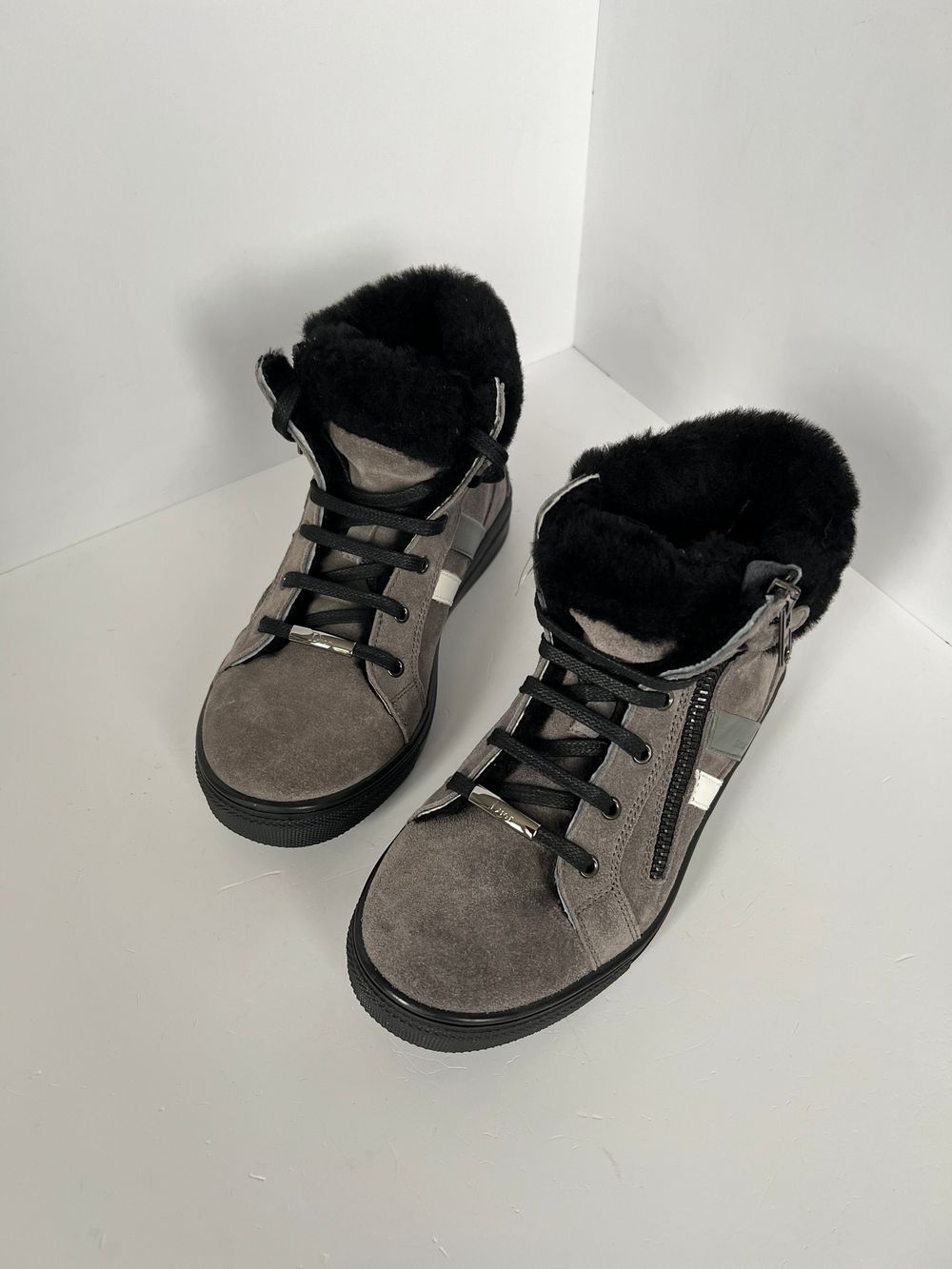 Ботинки новые Dior, 33