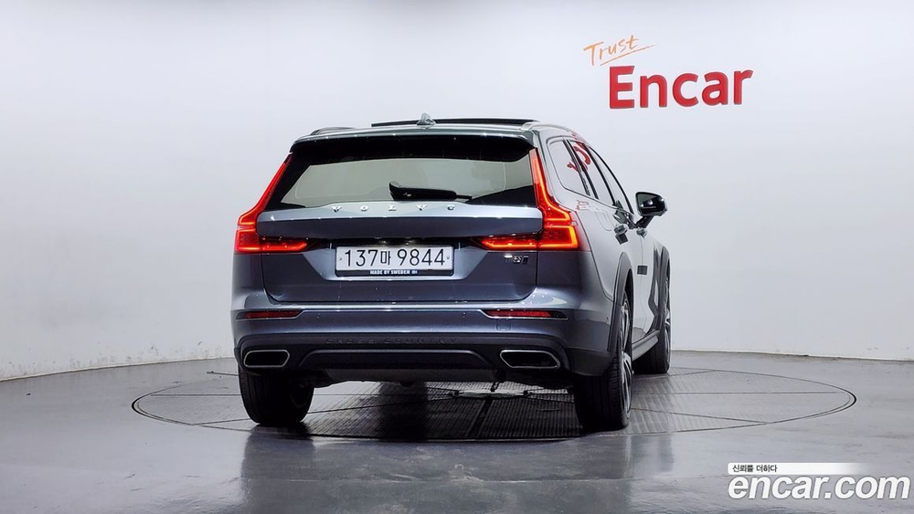 Volvo V60 Cross Country 2 Generation T5 Pro AWD (11.2019)