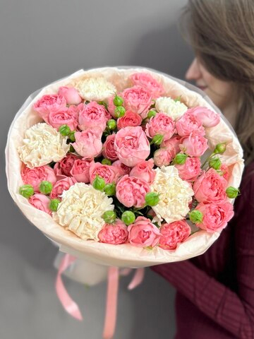 Дуо-букет с кустовыми пионовидными розами и диантусами