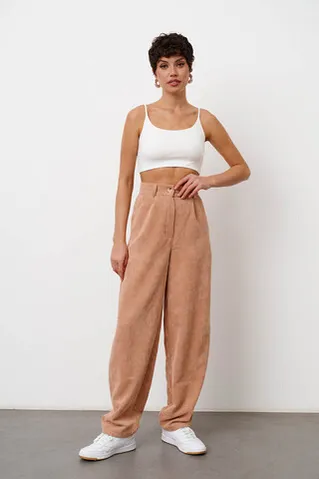 Брюки бананы из вельвета цвета персик