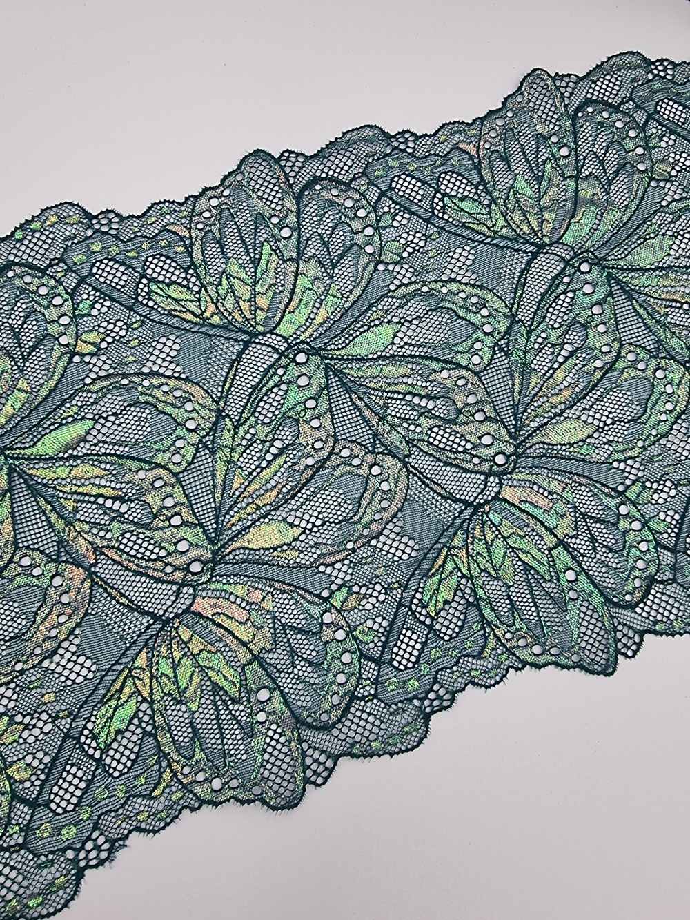 Кружево эластичное изумруд/перламутр К804 22 см