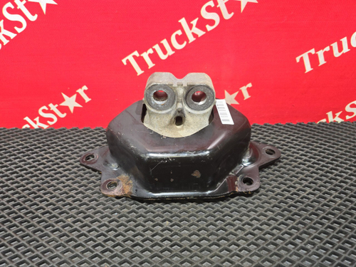 Подушка двигателя задняя 2016 г