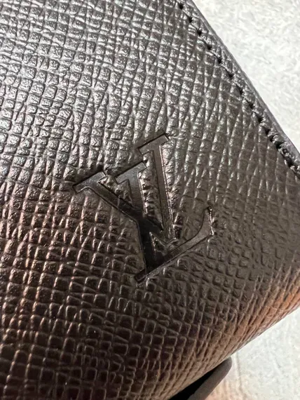 Портмоне Louis Vuitton Zippy XL Taiga Black