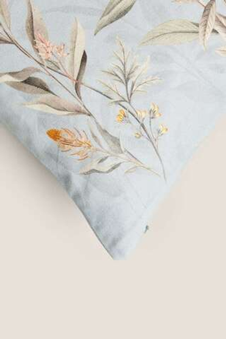 ZARA HOME ЧЕХОЛ ДЛЯ ДЕКОРАТИВНОЙ ПОДУШКИ С ЦВЕТОЧНЫМ УЗОРОМ, ГОЛУБОЙ