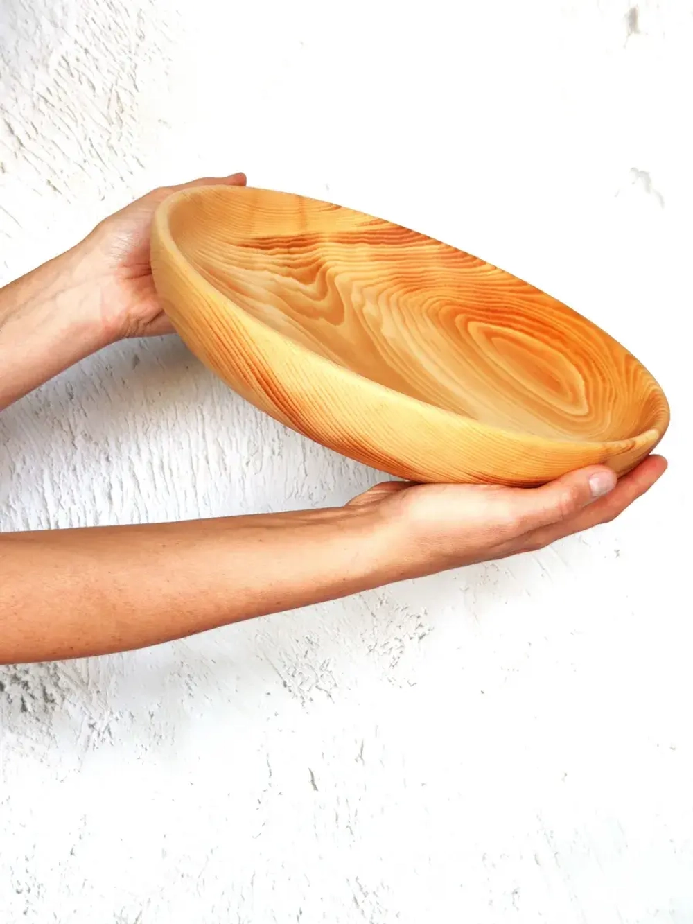 Деревянная сервировочная тарелка из кедра