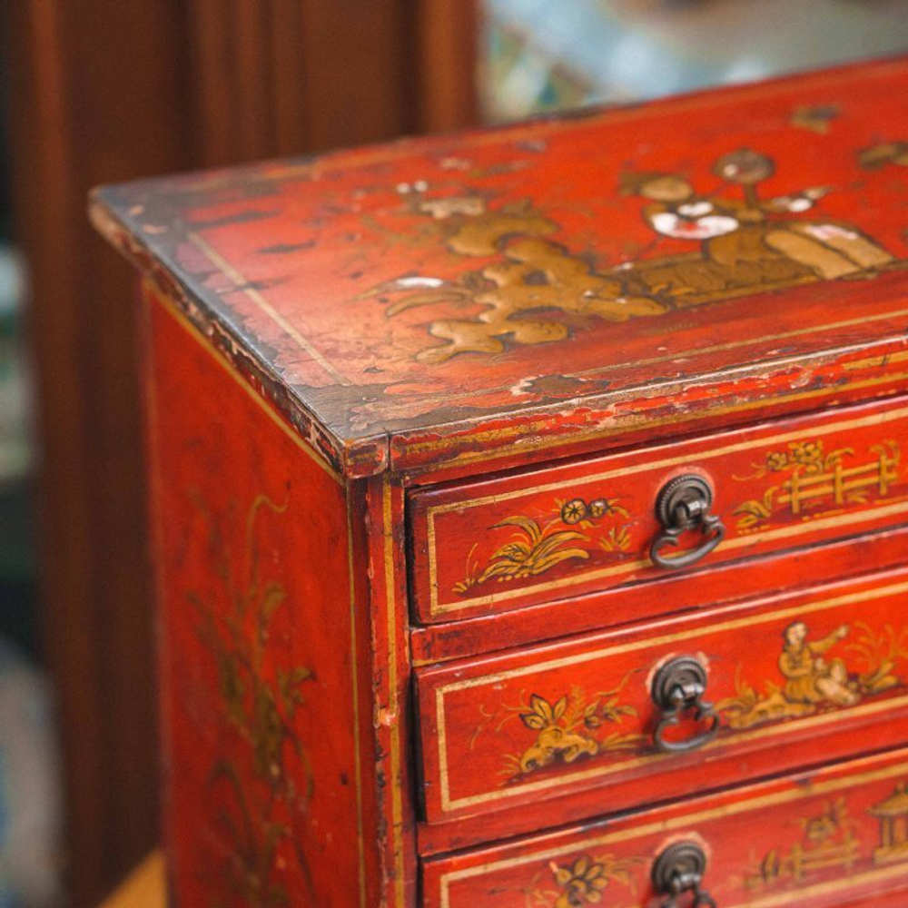 Миниатюрный комодик-шкатулка в стиле Шинуазри