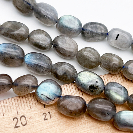 Лабрадор бусины, фриформ, размер около 8-11 мм, цена за 9 шт (1/4 нити)