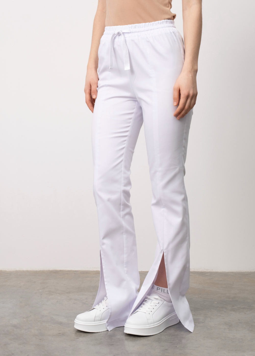 Брюки-клеш с разрезом