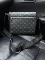 Сумка-мессенджер Louis Vuitton
