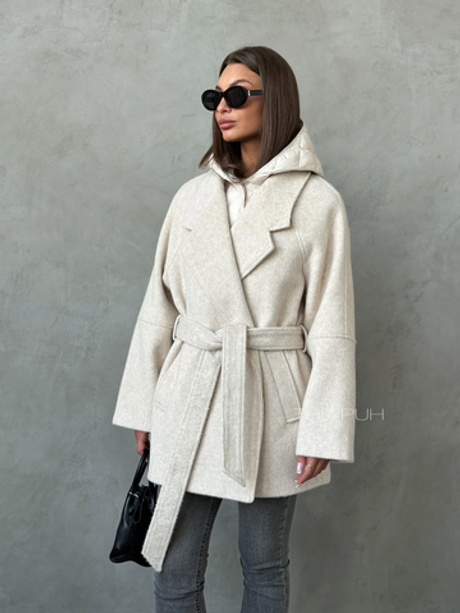 Бежевое шерстяное пальто с утепленным жилетом