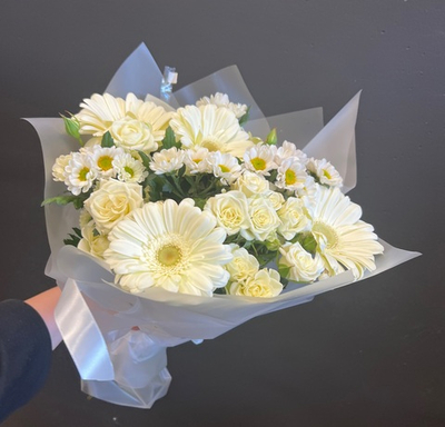 Букет полевой в белых тонах