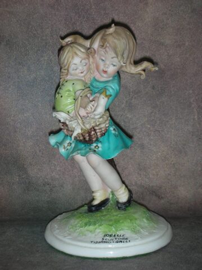 Статуэтка. Фарфор. Сёстры. Capodimonte. Италия