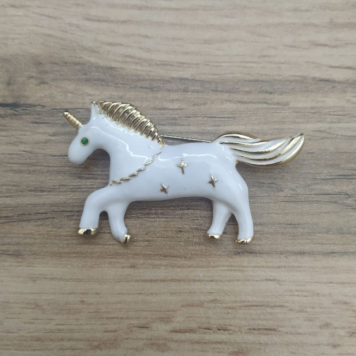 Брошь Единорожек эмаль белая металл золотистый