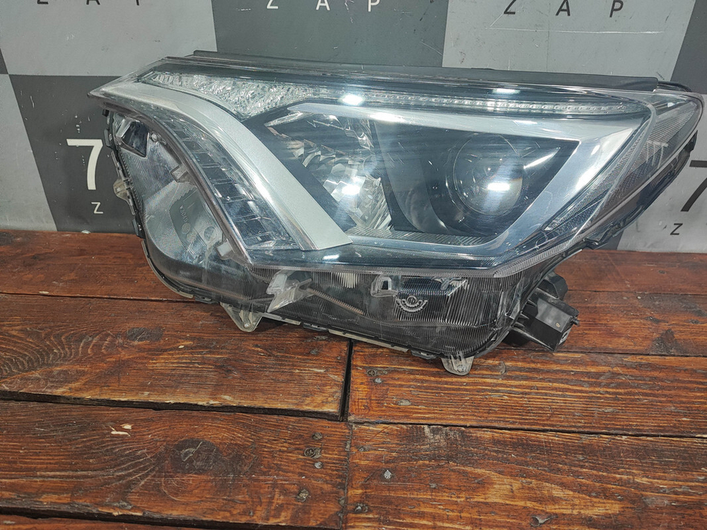 Фара левая Toyota RAV4 IV (XA40) 15-19 Б/У Оригинал 8117042650