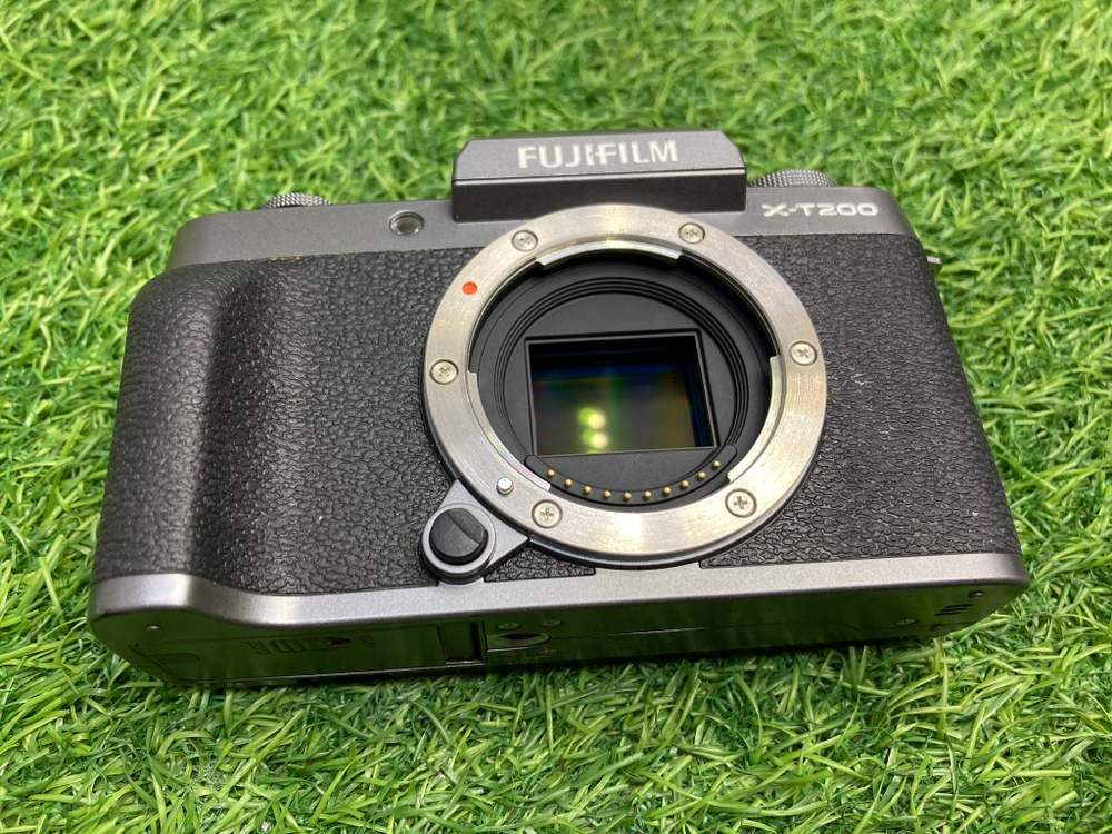 FujiFilm X-T200