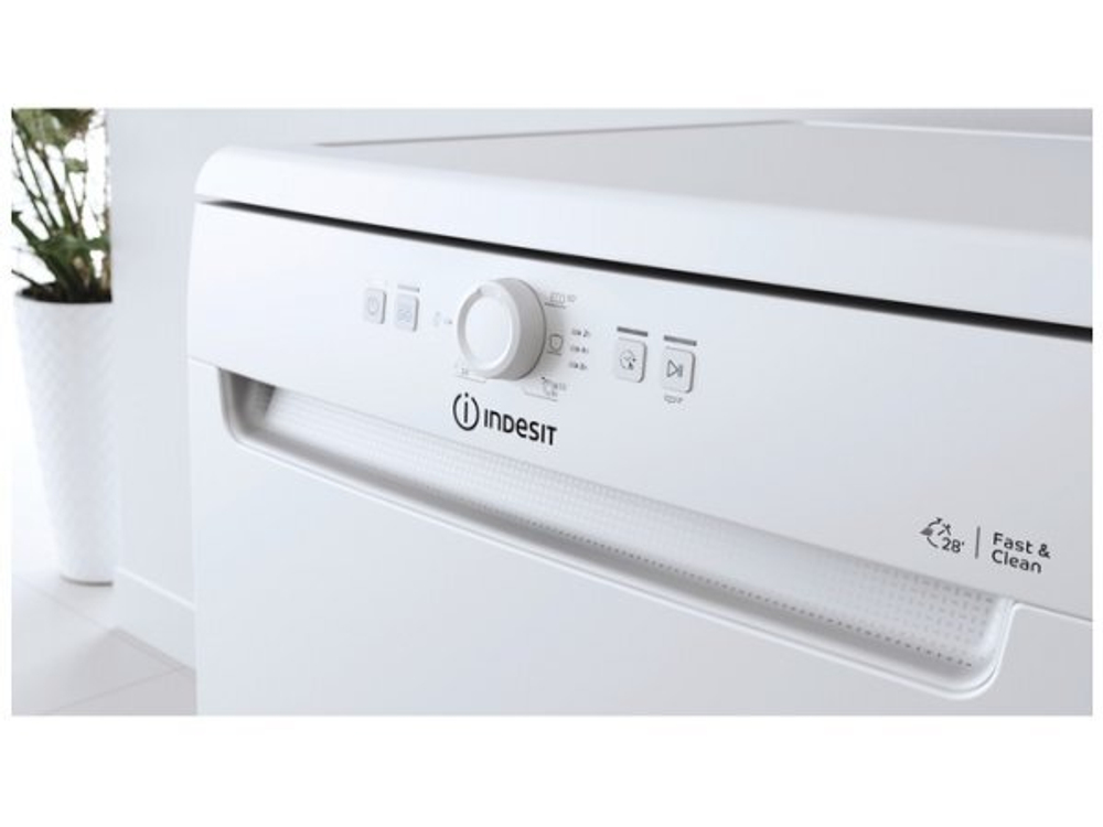 Посудомоечная машина Indesit DFE 1B10