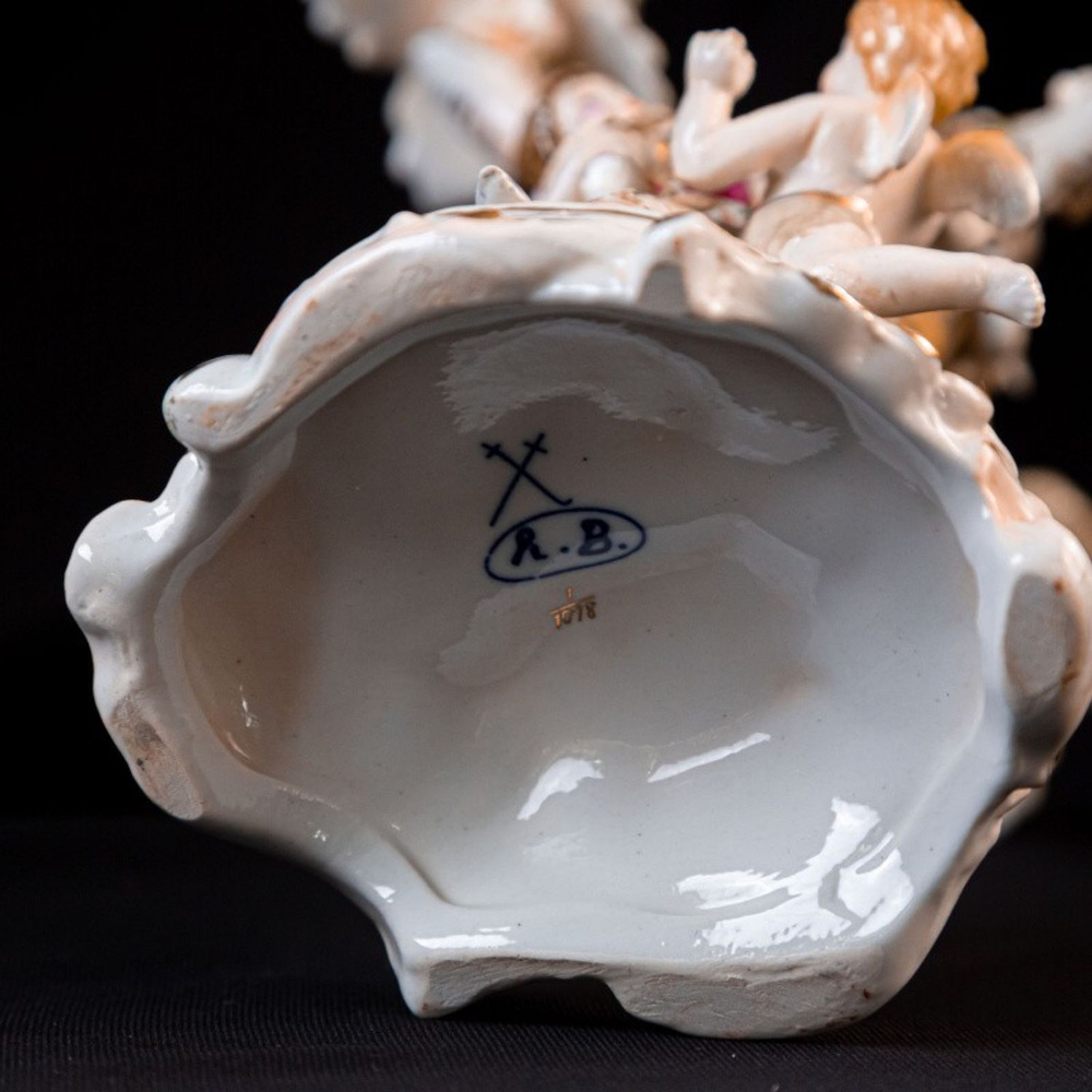 Фарфоровый трехрожковый подсвечник