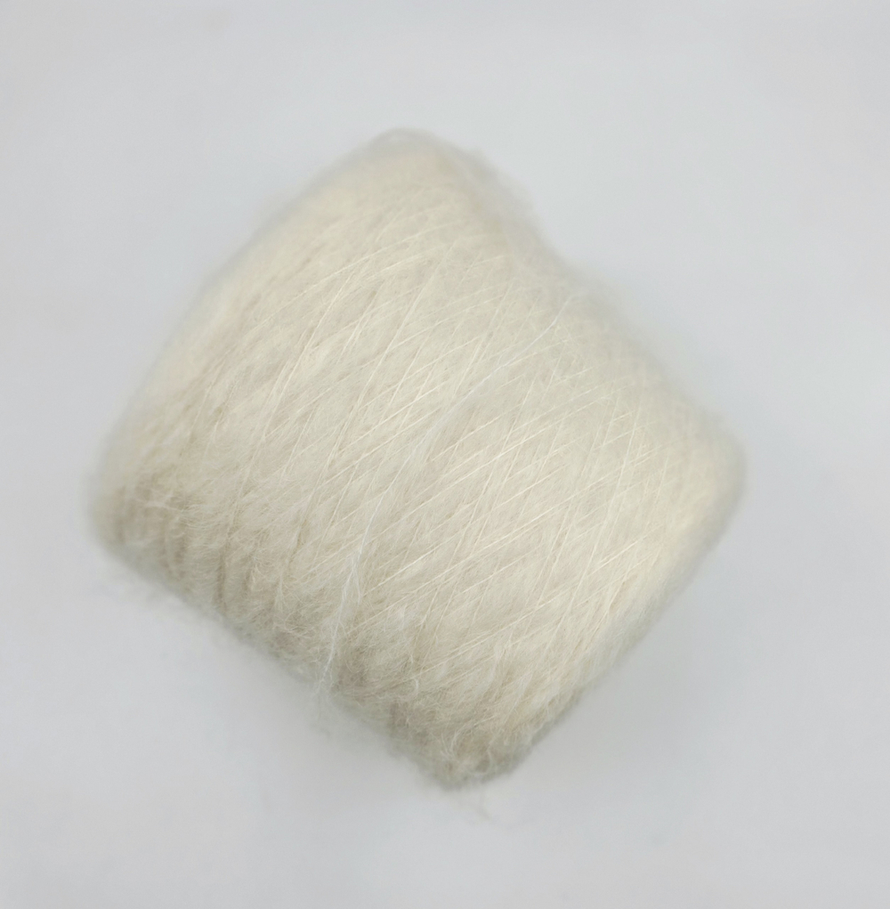 Peru кид мохер длинноволокнистый 95% па 5% 1000 м в 100 гр молоко