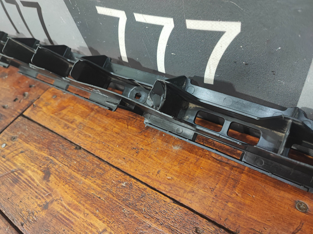 Кронштейн заднего бампера Skoda Octavia 2 (A5) Б/У Оригинал 1Z9807863